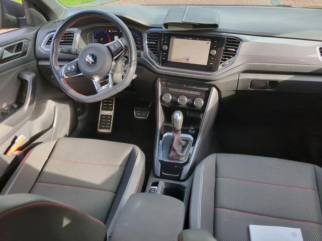 Volkswagen T-Roc 1.5 TSI Sport / Digitaal dashboard / Navigatie / Climate controle / Camera / Lichtmetaal 17 inch /