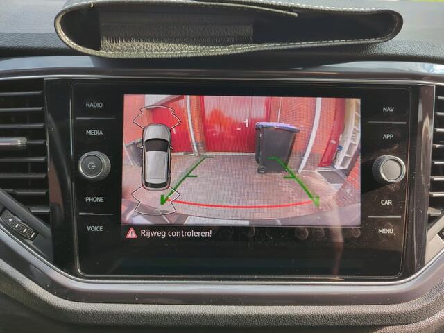 Volkswagen T-Roc 1.5 TSI Sport / Digitaal dashboard / Navigatie / Climate controle / Camera / Lichtmetaal 17 inch /