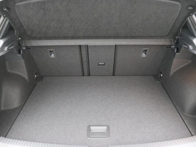 Volkswagen T-Roc 1.5 TSI R-Line Business 150PK DSG Trekhaak, Pano-Schuifdak, Side Assist, Black Style, LED-Matrix, Keyless Entry & Start, Achteruitrijcamera, Travel Assist, 19" LM Velgen,