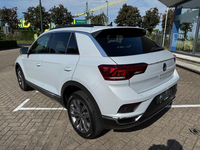 Volkswagen T-Roc 1.5 TSI Sport | DSG | Pano dak | Trekhaak | Navi