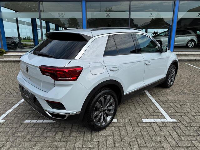 Volkswagen T-Roc 1.5 TSI Sport | DSG | Pano dak | Trekhaak | Navi