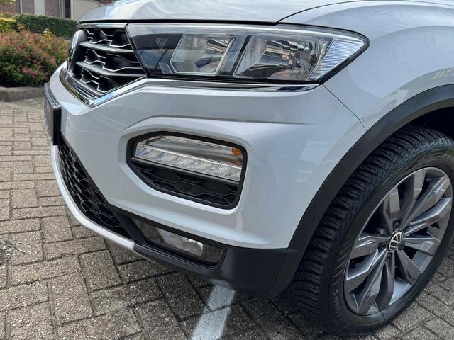 Volkswagen T-Roc 1.5 TSI Sport | DSG | Pano dak | Trekhaak | Navi
