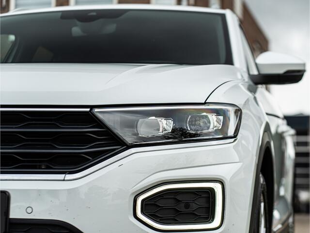 Volkswagen T-Roc 1.5 TSI Style Sport LED VIRTUAL DASH CAMERA 18 INCH TREKHAAK STOEL EN STUURVERW