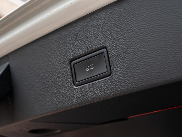 Volkswagen T-Roc 1.5 TSI Style Sport LED VIRTUAL DASH CAMERA 18 INCH TREKHAAK STOEL EN STUURVERW