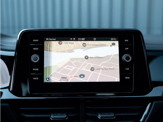 Volkswagen T-Roc 1.5 TSI R-Line Business | Standkachel | Trekhaak afnb. | IQ Light | Camera | Prijs Rijklaar!!