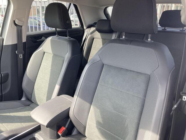 Volkswagen T-Roc 1.5TSI/150PK Style DSG · Navigatie · Trekhaak · Massagefunctie · Garantie tot november 2026