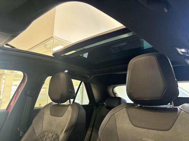 Volkswagen T-Roc 1.5 TSI 150pk DSG R-Line Business · Apple/Android Car Play · Camera · Panoramadak · Beats Audio · Matrix LED · 19'' Inch · Garantie t/m 30-03-2027 of 100.000km