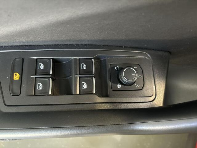 Volkswagen T-Roc 1.5 TSI 150pk DSG R-Line Business · Apple/Android Car Play · Camera · Panoramadak · Beats Audio · Matrix LED · 19'' Inch · Garantie t/m 30-03-2027 of 100.000km