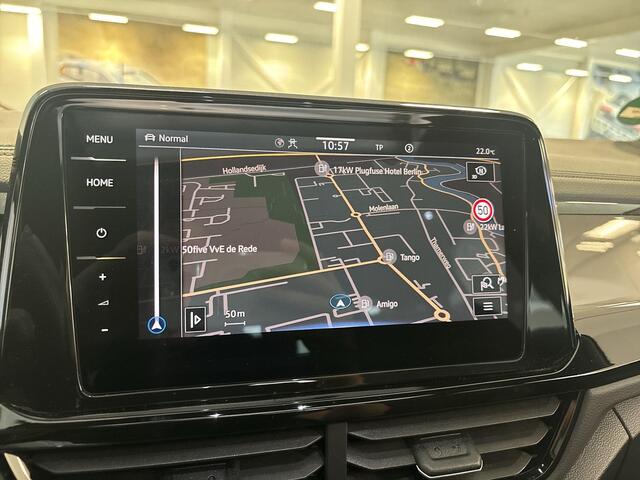 Volkswagen T-Roc 1.5 TSI 150pk DSG R-Line Business · Apple/Android Car Play · Camera · Panoramadak · Beats Audio · Matrix LED · 19'' Inch · Garantie t/m 30-03-2027 of 100.000km