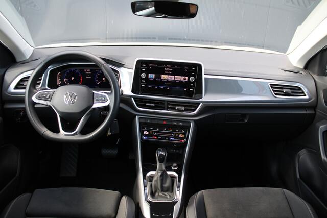 Volkswagen T-Roc 1.5 TSI Style 150pk - Ergostoel - LED - Navi - Camera - Stoelverwarming - Trekhaak - Rijklaar