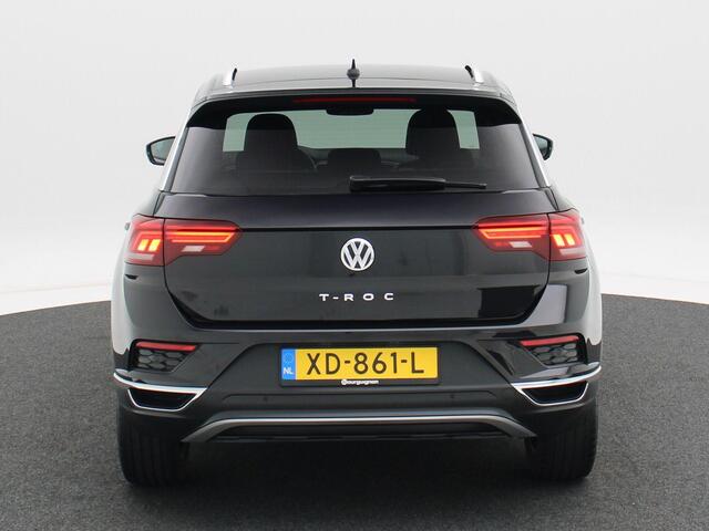 Volkswagen T-Roc 1.0 TSi 115 Pk Sport | Adaptive Cruise | Carplay | Navigatiesysteem | LED | Privacy Glass | Sensoren | Climate Control | 17 Inch