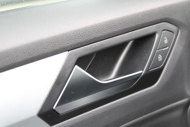 Volkswagen T-Roc 1.5 TSI Life Edition 150pk - ACC - LED - Navi - Stoelverwarming - Blind Spot - Virtual cockpit - Rijklaar