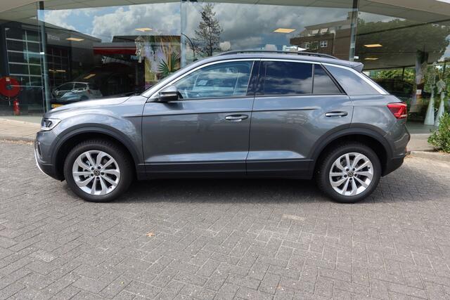 Volkswagen T-Roc 1.5 TSI 150PK AUTOMAAT Life Edition 10dkm! Navi I All-Season I