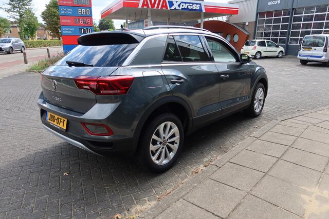Volkswagen T-Roc 1.5 TSI 150PK AUTOMAAT Life Edition 10dkm! Navi I All-Season I