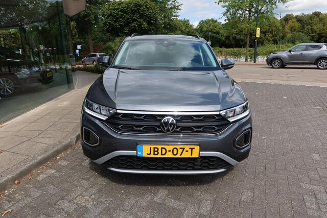 Volkswagen T-Roc 1.5 TSI 150PK AUTOMAAT Life Edition 10dkm! Navi I All-Season I