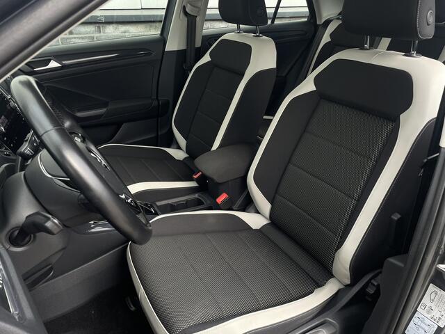 Volkswagen T-Roc 1.5 TSI Sport LED | Trekhaak | Carplay | Camera | Virtual Cockpit | PDC