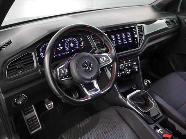 Volkswagen T-Roc 1.5 TSI Sport 150 pk | Navigatie | Parkeersensoren | Adaptieve cruise control | Autom. airco | Executive pakket |