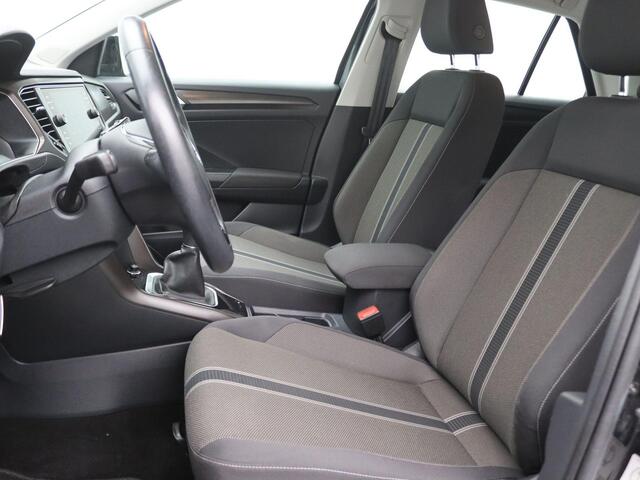 Volkswagen T-Roc 1.0 TSI Style 115PK Adaptieve Cruise Controle, Alarm, Clima, DAB+, App Connect, Navi, PDC voor en achter, 16" LM Velgen