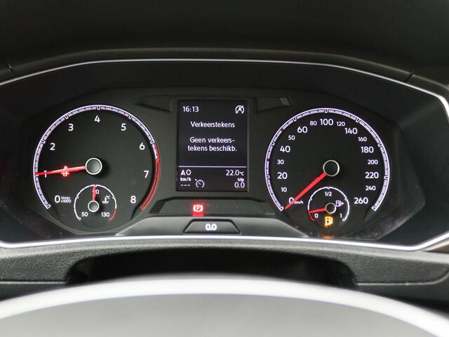 Volkswagen T-Roc 1.0 TSI Style 115PK Adaptieve Cruise Controle, Alarm, Clima, DAB+, App Connect, Navi, PDC voor en achter, 16" LM Velgen