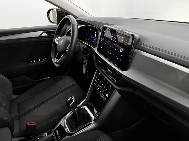 Volkswagen T-Roc 1.5 TSI Life Clima, Apple carplay, Parkeersensoren, Virtual desk, Winterpakket, Cruise control