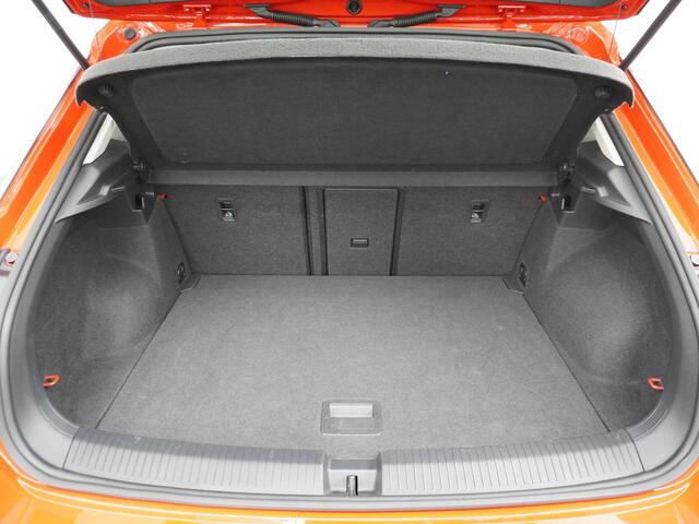 Volkswagen T-Roc 1.0 TSI Style 18inch/Ad Cruise/Carplay etc.