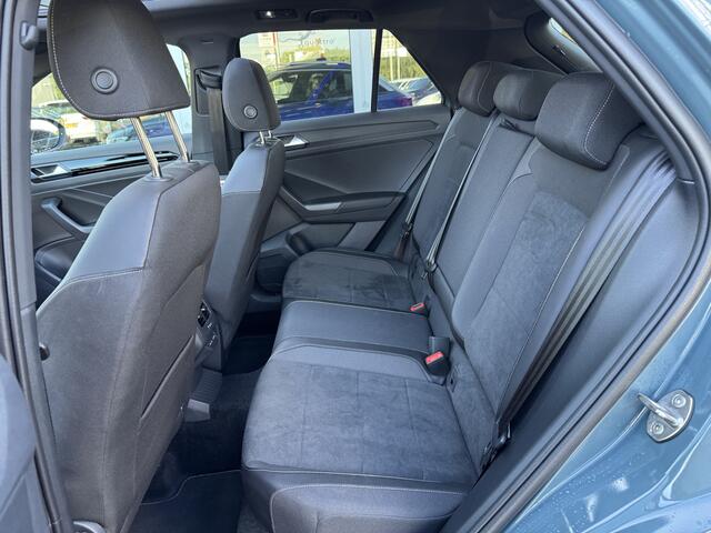 Volkswagen T-Roc 1.5 TSI R-Line | Trekhaak | Pano | Camera