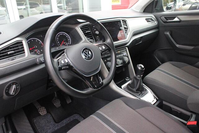 Volkswagen T-Roc 1.0 TSI 110PK STYLE BUSINESS | STOEL VERWARMING | CLIMATE CONTROL | ALL SEASON BANDEN | APPLE CARPLAY/ANDROID AUTO | ADAPTIVE CRUISE CONTROL | LICHTMETALEN VELGEN | DAB+ RADIO | PARKEERSENSOREN VOOR EN ACHTER |