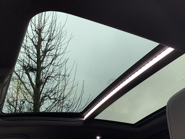 Volkswagen T-Roc 1.5 TSI 150pk DSG 3x R-Line BlackStyle Nieuw Model Panoramadak VirtualCockpit ACC Sportstoelen IQ-Light Ambientlight Keyless Camera 19" Pdc