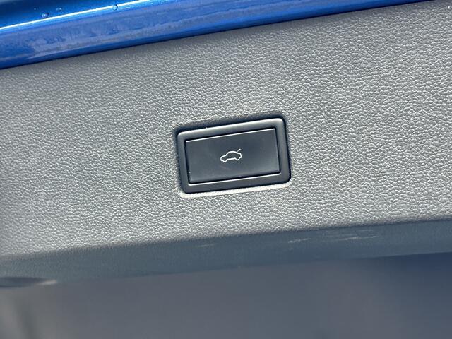 Volkswagen T-Roc 1.0 TSI Style Navigatie/Cruise/Climate control/Achterklep elektrisch bedienbaar Applecarplay/Android