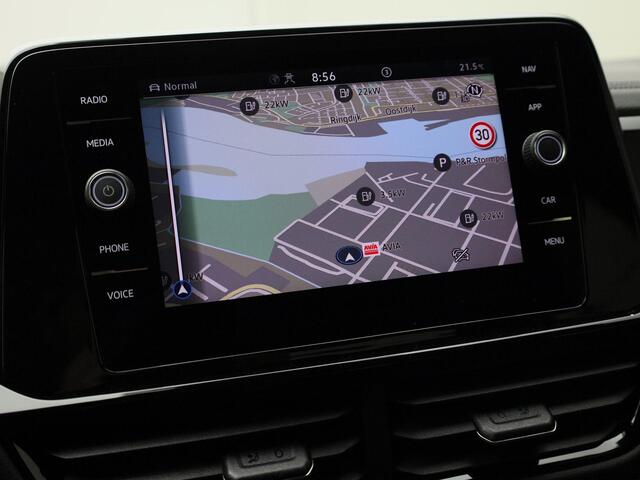 Volkswagen T-Roc 1.5TSI/150PK R-Line Blackstyle DSG · Navigatie · Apple/Android · Stoel-&stuurverwarming · Garantie tot 12-01-2030 of 100000km.