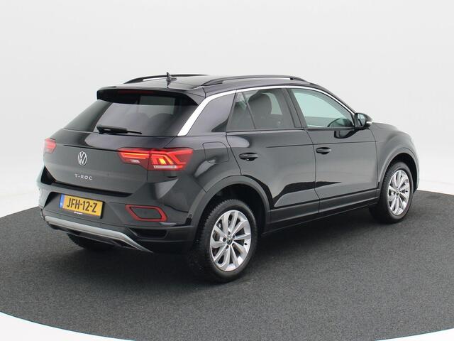 Volkswagen T-Roc 1.5 TSi 150 Pk Automaat Life Edition | Carplay | Camera | Adaptive Cruise | Parkeersensoren | Stoel Verwarming | Navigatiesysteem | 17 Inch | 10.421 Km!