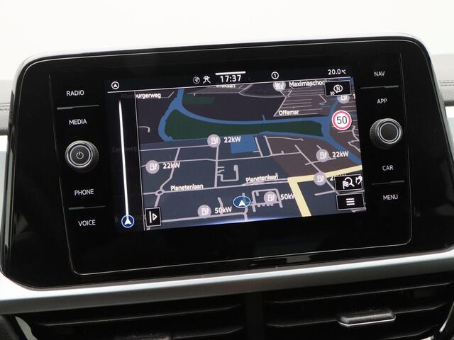 Volkswagen T-Roc 1.5 TSi 150 Pk Automaat Life Edition | Carplay | Camera | Adaptive Cruise | Parkeersensoren | Stoel Verwarming | Navigatiesysteem | 17 Inch | 10.421 Km!