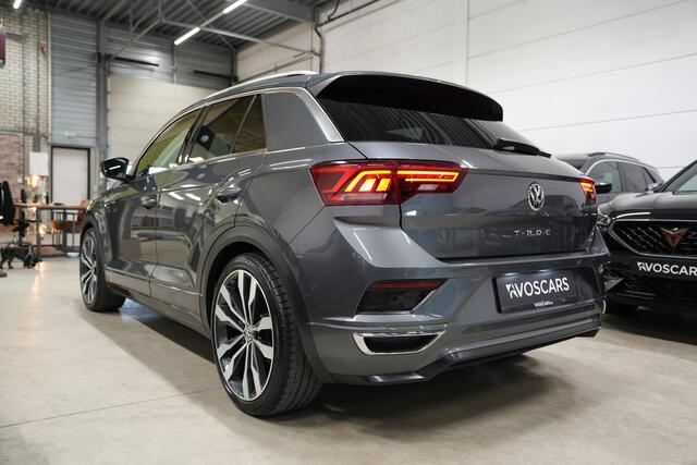Volkswagen T-Roc 1.5 TSI DSG 3x R-Line * Pano - Trekhaak - Virtual - Camera - 19" - ACC - App *