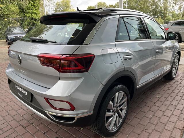 Volkswagen T-Roc 1.5 TSI Style / Panorama dak / Cockpit Pro / IQ light / Stoel verwarming / Camera