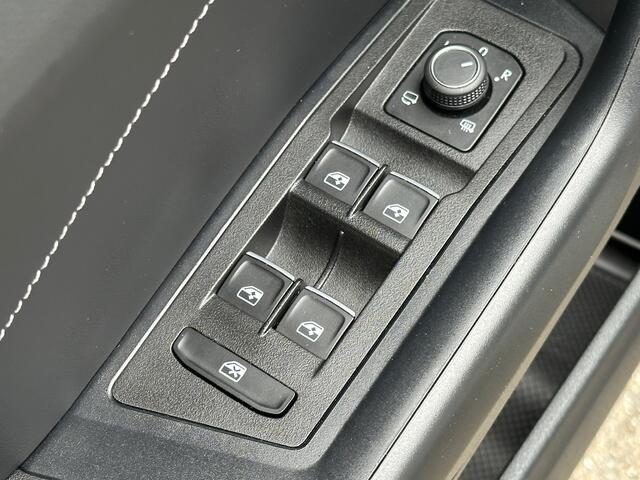 Volkswagen T-Roc 1.5 TSI 150pk DSG R-Line | Camera | Keyless | Elek. Achterklep | Dode hoek | Rijklaar incl. 1 jaar Bovag garantie