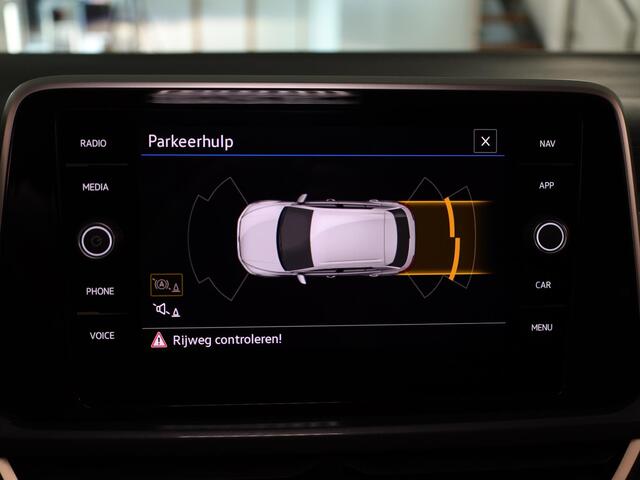 Volkswagen T-Roc 1.5 TSI Style 150 PK DSG | Trekhaak afneembaar | Navigatie | Stoel verwarming en massage | Alcantara |