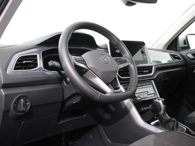 Volkswagen T-Roc 1.5 TSI 150pk DSG Style Edition Navigatie Apple Carplay/Android Auto Camera Parkeersensoren Adaptive Cruise Control Dodehoek Assistent Elektrische achterklep Stoel- en stuurverwarming Full Led Climate Control Lichtmetalen velgen