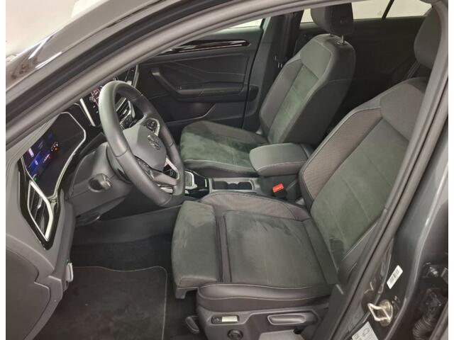 Volkswagen T-Roc 1.5 TSI R-Line - Trekhaak - AllSeason banden - Stoelverwarming