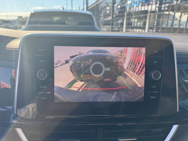 Volkswagen T-Roc 1.5 TSI R-Line - Trekhaak - AllSeason banden - Stoelverwarming