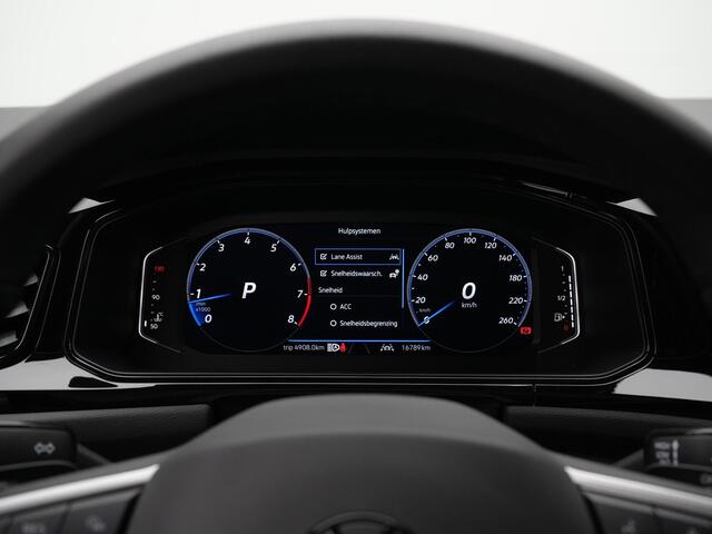 Volkswagen T-Roc 1.5 TSI 150 pk DSG R-Line | Panoramadak | IQ Light | Carplay | Parkeersensoren voor/achter | Adaptive Cruise