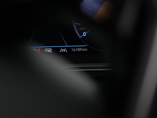 Volkswagen T-Roc 1.5 TSI 150 pk DSG R-Line | Panoramadak | IQ Light | Carplay | Parkeersensoren voor/achter | Adaptive Cruise