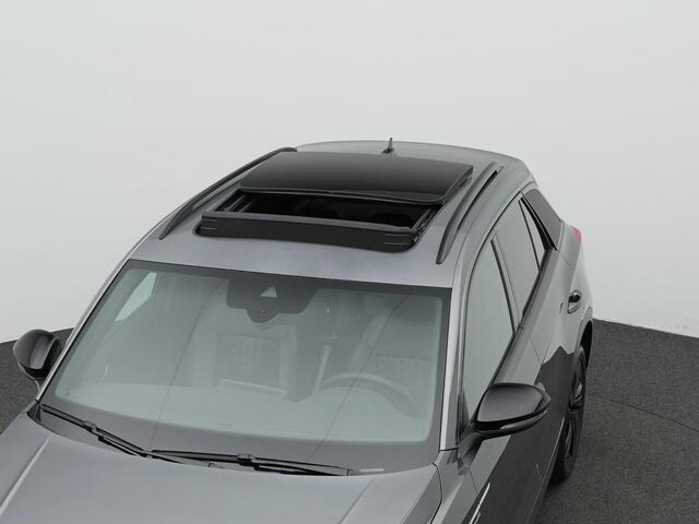 Volkswagen T-Roc 1.5 TSI 150 pk DSG R-Line | Panoramadak | IQ Light | Carplay | Parkeersensoren voor/achter | Adaptive Cruise