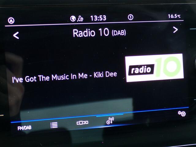 Volkswagen T-Roc 1.0 TSI R-Line, Carplay + Android Auto / Sensoren + Camera / Adaptive Cruise / Full LED. / Climate Control / 17'' LMV