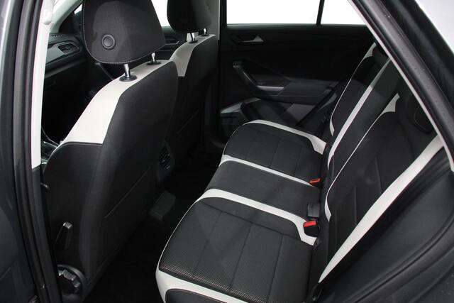 Volkswagen T-Roc 1.5 TSI 150pk DSG Sport Team Navigatie Apple Carplay/Android Auto Camera Electrische achterklep Climate Control Led Lichtmetalen Velgen