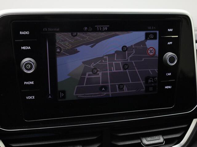 Volkswagen T-Roc 1.5TSI/150PK R-Line DSG · Apple/Android Car Play · Camera · Trekhaak · Navigatie · Massagefunctie · Stoelverwarming · Garantie tot februari 2027