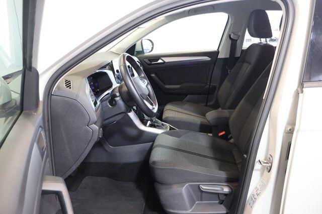 Volkswagen T-Roc 1.5 TSI (110kW/150 pk) DSG-7 AUT. ** LED, VIRTUAL, LANE ASS, TREKH, 17-inch LMV, PRIVACY ** 1e EIG - UNFALLFREI ** ** INFORMEER OOK NAAR ONZE AANTREKKELIJKE FINANCIAL-LEASE TARIEVEN **