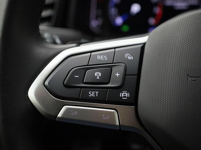 Volkswagen T-Roc 1.5TSI/150PK R-Line Blackstyle DSG · Navigatie · Apple/Android Car Play · Massagefunctie · Garantie tot Januari 2029 of 100000km.