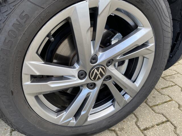 Volkswagen T-Roc 1.5 TSI R-Line Edition AFN Trekhaak, Stoelverwarming, Adaptive Cruise Control