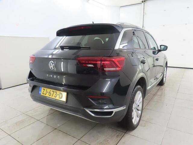 Volkswagen T-Roc 1.5 TSI 150pk Style Half Leer Navi Digi Dash Parkeersensoren Privacy Glass Dealeronderhouden