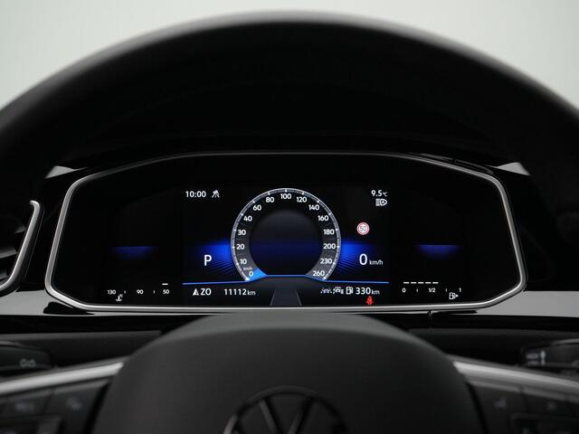 Volkswagen T-Roc 1.5 TSI 150 pk DSG R-Line Edition | Trekhaak | Achteruitrijcamera | Navigatie | Stoelverwarming | Adaptive Cruise